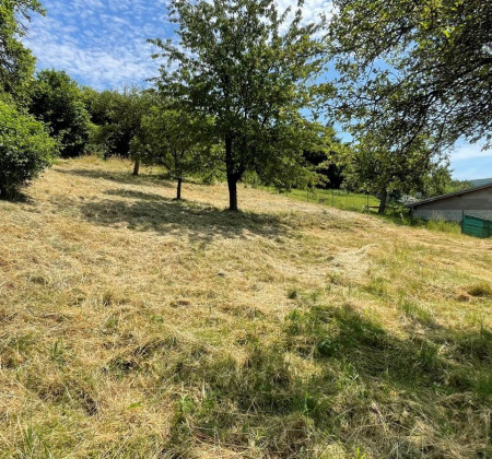 POZEMOK NA VÝSTAVBU alebo REKREÁCIU ŽEHŇA, okr. Prešov. 1039m2