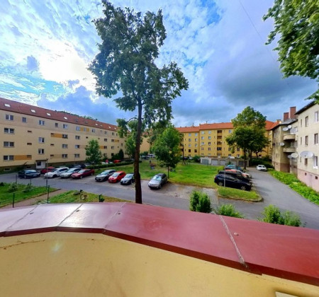 Na prenájom 4-izbový byt s 2 balkónmi, v blízkom centre Prešova.